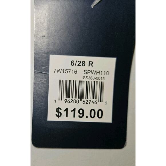 NWT! LUCKY BRAND Denim Drew Mom High Rise Taper Jean White Stretch 6/28R $119 - Picture 6 of 10